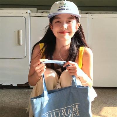怪诞黑家族 海报